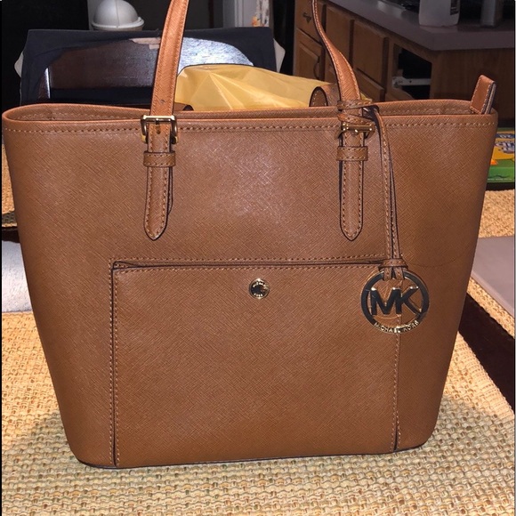 Michael Kors Handbags - Michael Kors Medium Jet Set Pocket Tote Bag